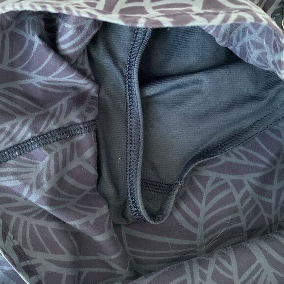 Lululemon Hotty Hot Short Purple Palm Cadet Sz 6 Elastic Waistband Summer Run - Picture 11 of 13